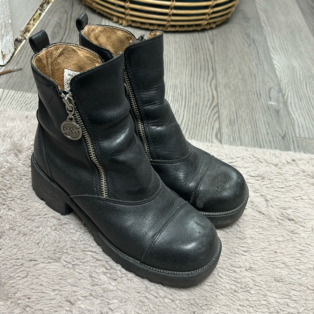Women’s Helly Hansen vintage leather boots